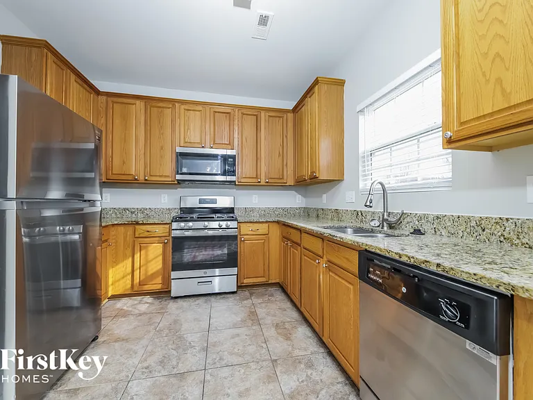 1511 Pecan Ln — Photo 7