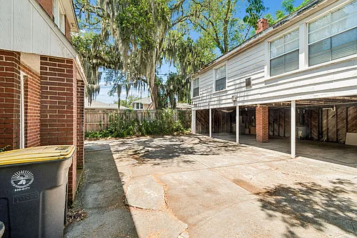 1037 Riviera St Photo 1