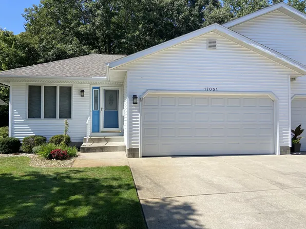 17051 Grandview Dr, Spring Lake, MI 49456