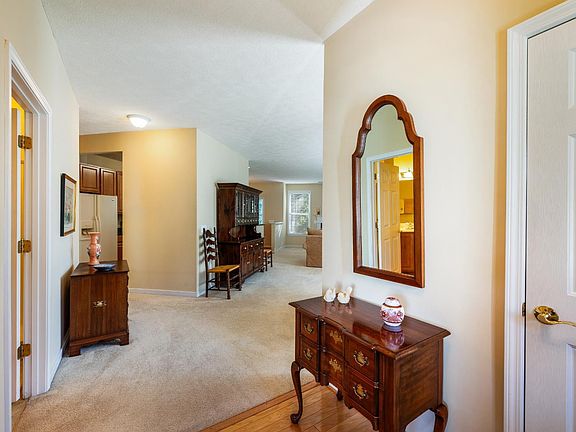 4th image of 302 Paulette Cir