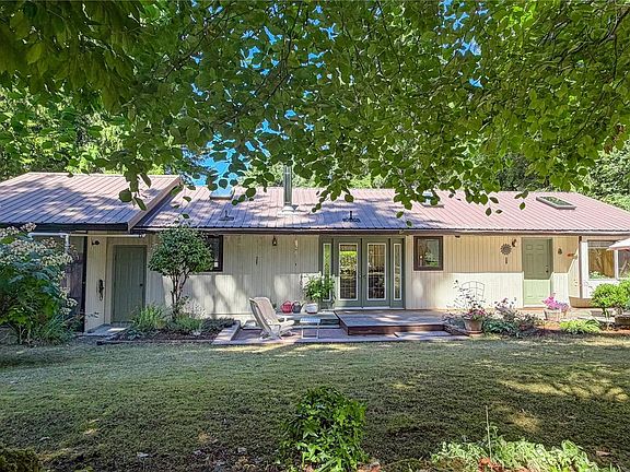 3rd image of 10 Malaspina Dr