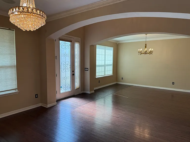 2478 Linkwood Ave — Photo 3