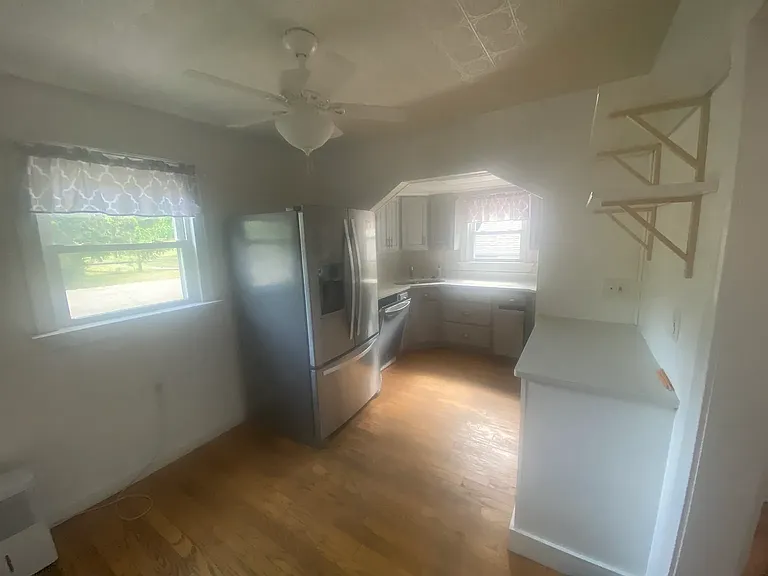 1668 N Longview St — Photo 2
