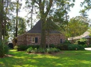 19151 Point O Woods Ct, Baton Rouge, LA 70809