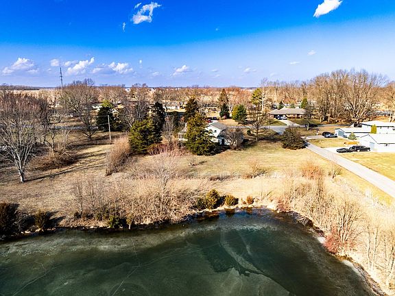 3rd image of 1501 W Red Maple Rd