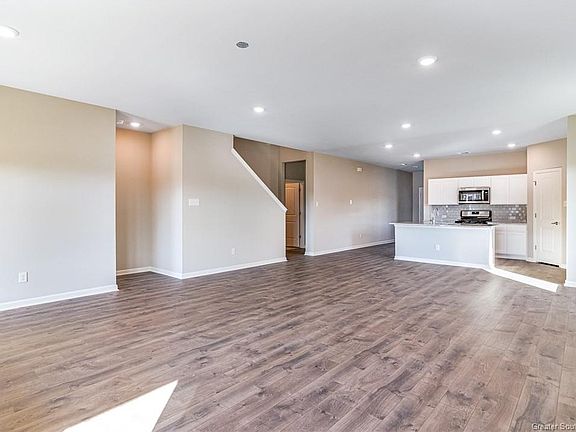 2nd image of 275 Dusky Ln