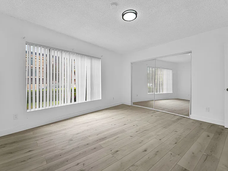 4320 Mammoth Ave #101 — Photo 16