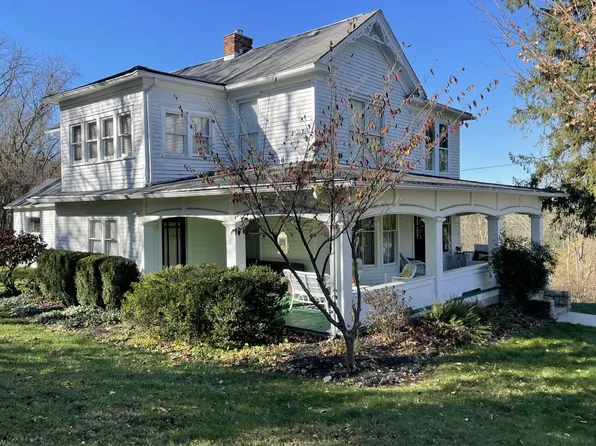 131 Daniels St, Fayetteville, WV 25840