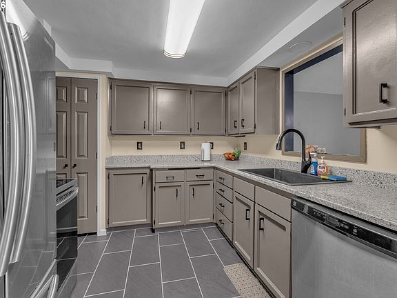 2nd image of 1735 Rainbow Dr