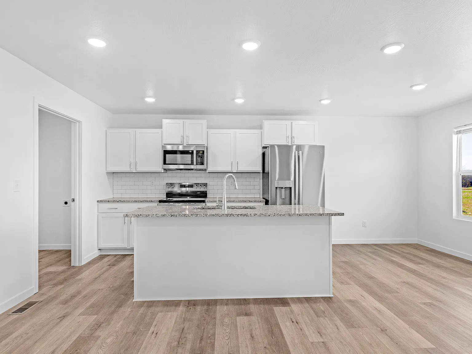 3 bed, 1308 sqft, $1,650 — Photo 2