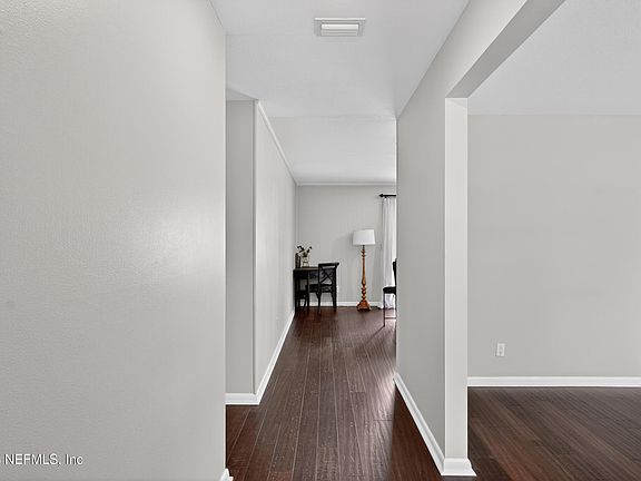 4th image of 717 ESTATES COVE Road
