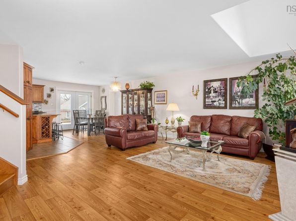 37 Ridgeview St, East Hants, NS B0N 1Y0