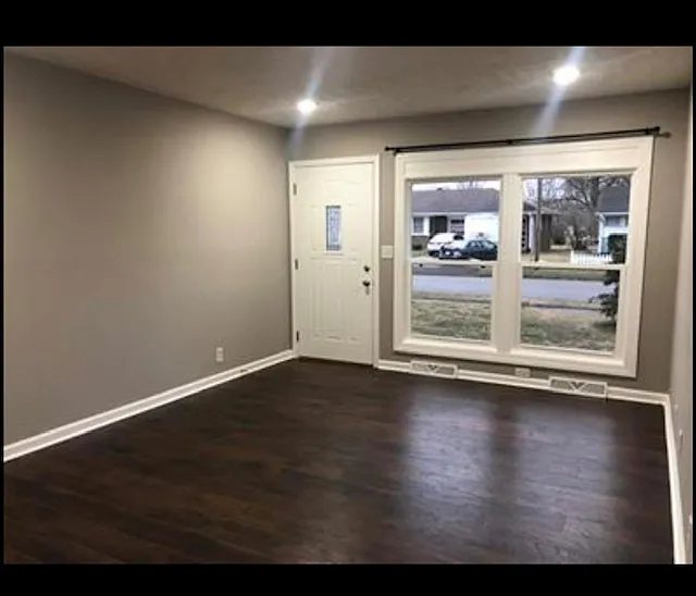 210 Wayside Dr — Photo 4