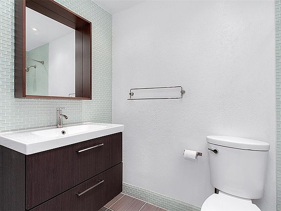 5th image of 18100 15th Ave NE Unit B111