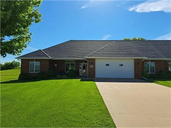 1958 Spyglass Dr, Dubuque, IA 52002