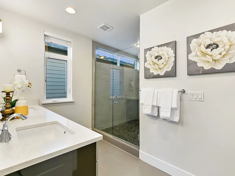 11214 NE 68th St — Photo 11