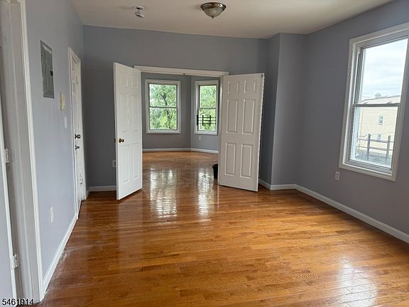 2nd image of 131 Ridgewood Ave Floor 3