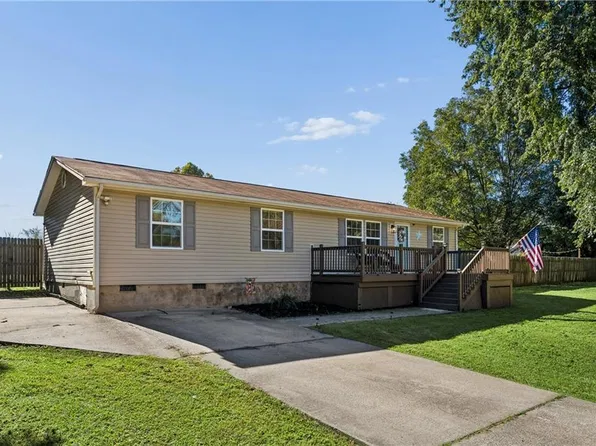 6759 Hilltop Dr, Gloucester, VA 23061