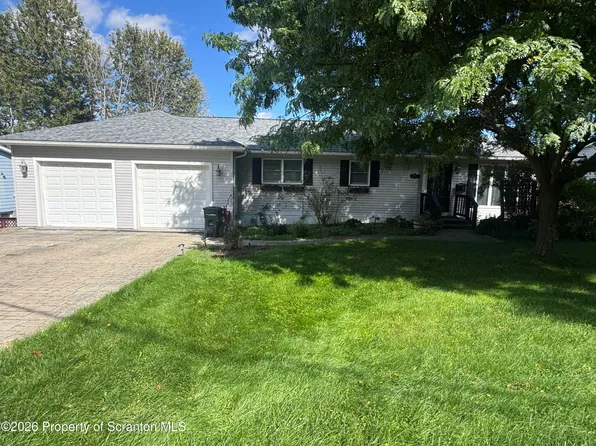 303 1/2 Tulip Cir, Clarks Summit, PA 18411
