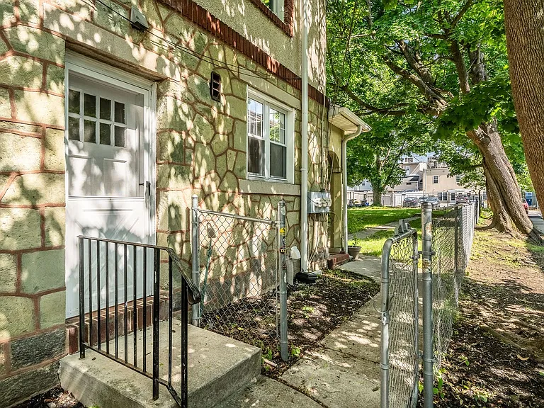 332 W Washington St — Photo 29