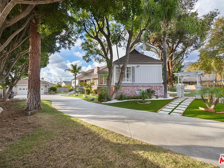 915 Edie Dr — Photo 2