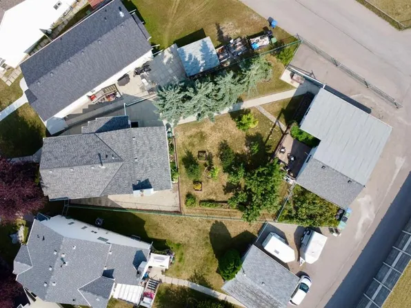 246 SW Mount Lorette Pl SE, Calgary, AB T2Z 2L9