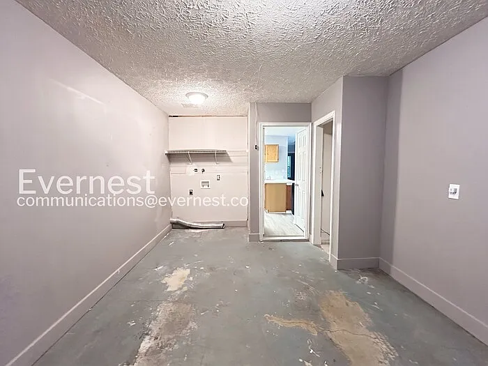 1336 Yorkshire Ln — Photo 13