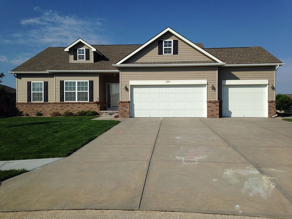 1st image of 21335 Blackstone Cir