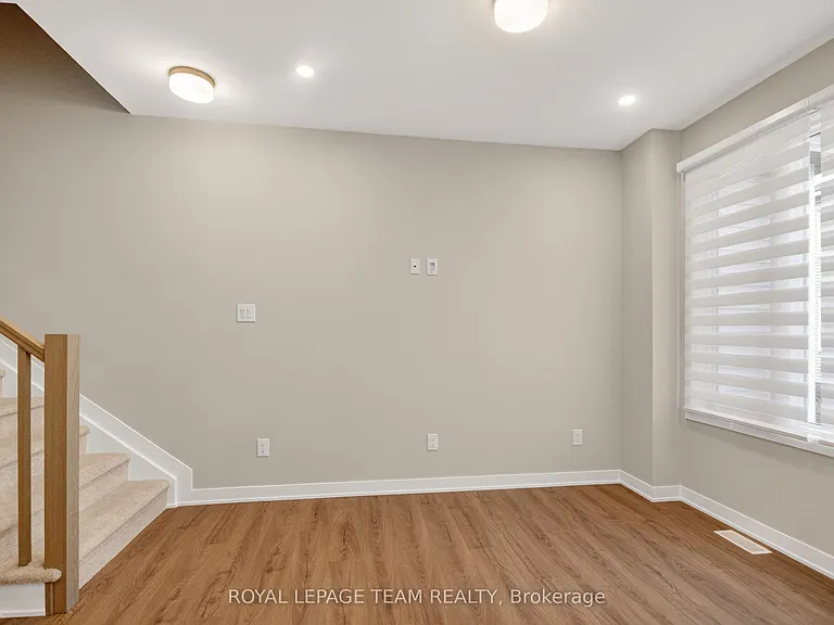 297 Les Emmerson Dr — Photo 20