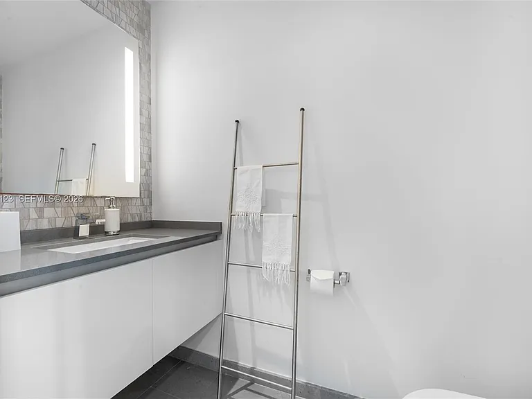 88 SW 7th St #3208 — Photo 15