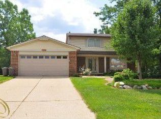 35157 Valley Forge Dr, Farmington Hills, MI 48331
