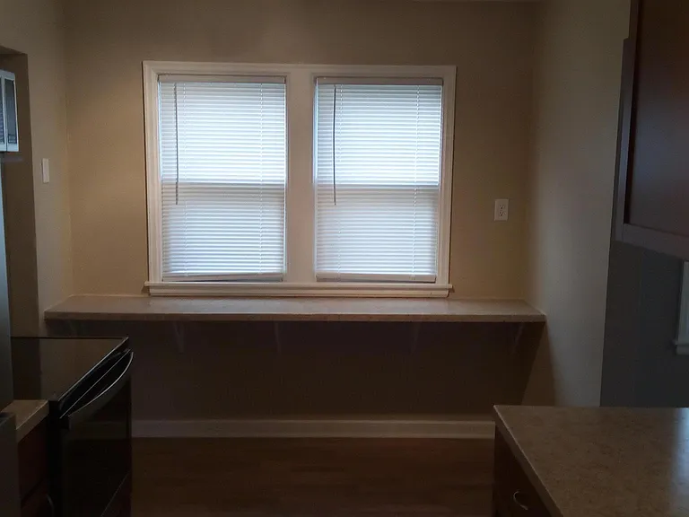 Breakfast bar in kitchen!