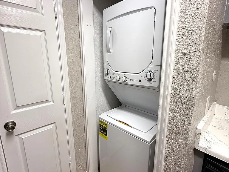 Rockridge Springs Apartments — Photo 14