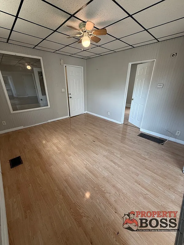 Building Photo - 3927 Elm St #1R
