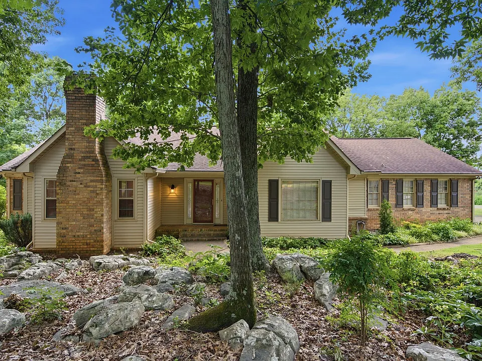 815 Baylor Dr SE