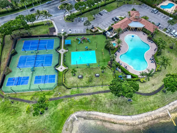 3276 Commodore Court, West Palm Beach, FL 33411