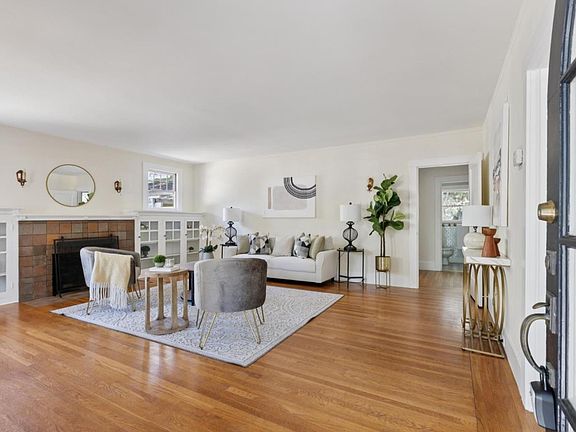 3rd image of 246 Palo Alto Ave
