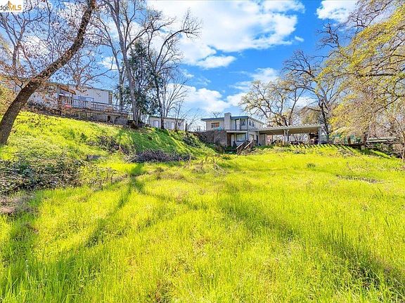 5th image of 14690 Tuolumne Rd