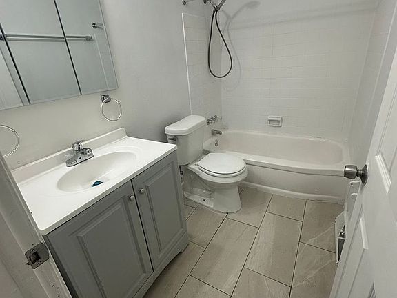 3rd image of 1843-1853 13th St SW #844-854