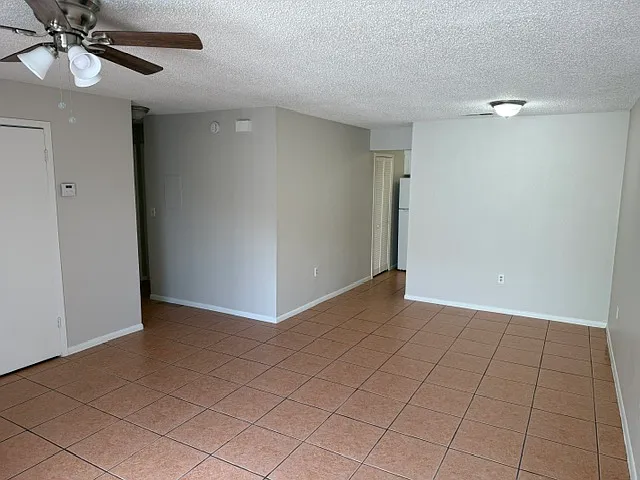 2 bed, 930 sqft, $1,400 — Photo 3