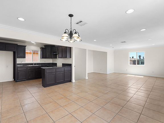4th image of 1111 E 113th St #2