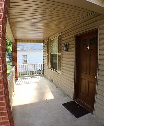 3rd image of 928 W Main St