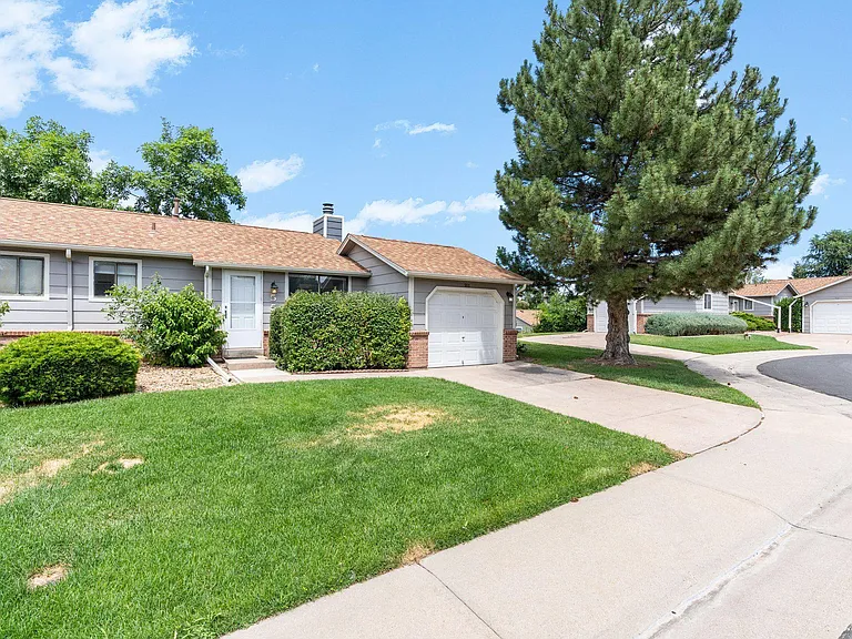 551 W Crestline Cir #9D2 — Photo 23