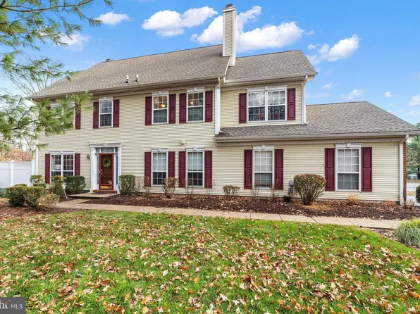 806 Bollen Ct, Pennington, NJ 08534