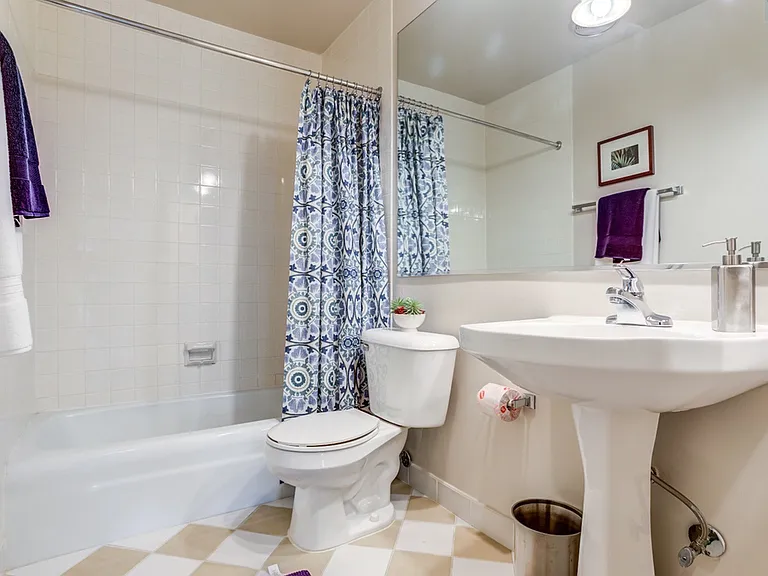 1 Bedroom Bathroom