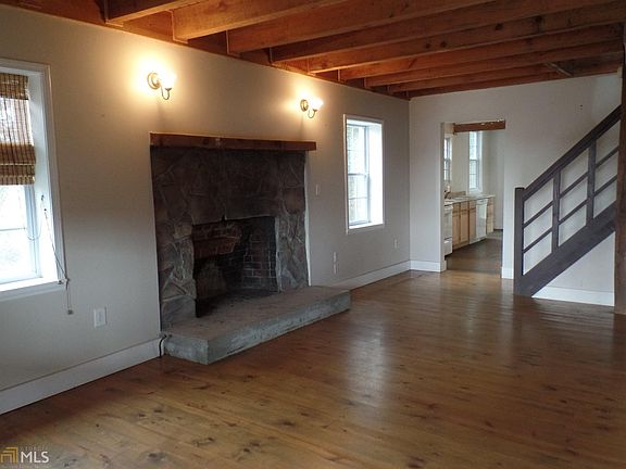 3rd image of 20 Pickett Hill St