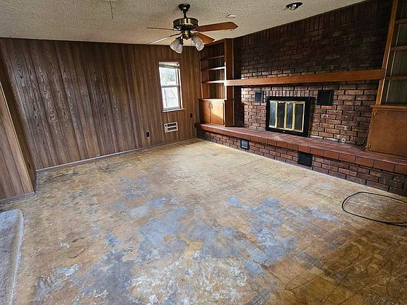 4th image of 1024 W Plaza Dr