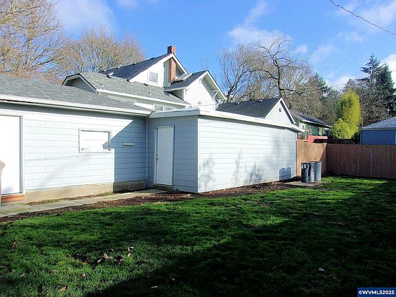 2nd image of 880 Breys Ave NE