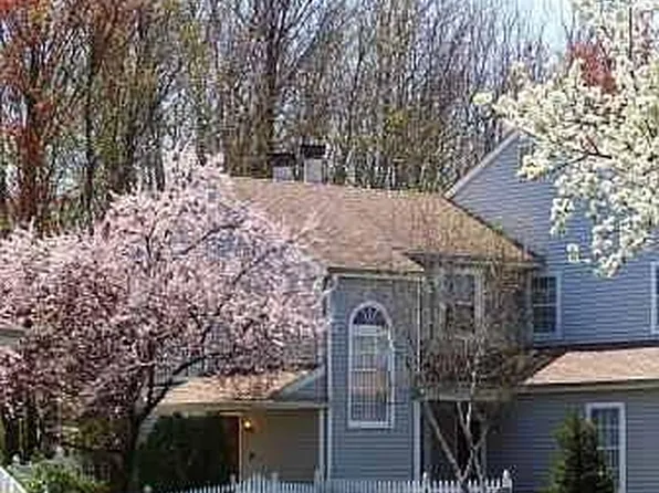 602B Rose Hollow Dr #B, Yardley, PA 19067