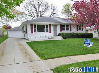 342 29th St NW, Cedar Rapids, IA 52405